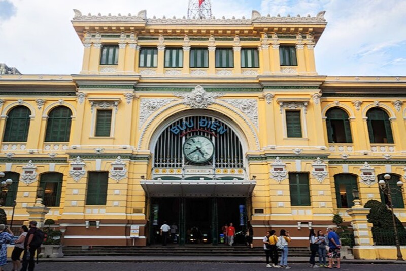 Oficina Central de Correos in Ho Chi Minh City